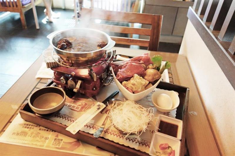 情侶吃火鍋1015元「男掏1千、女出50」，他拿找零買飲料竟成分手導火線！