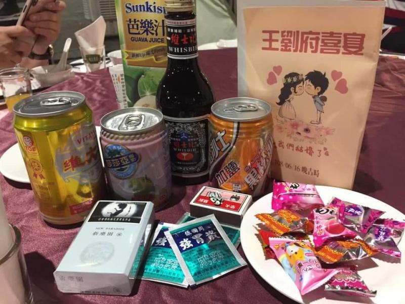 搗蛋老公拍婚紗，被攝影師的瞬間補捉竟神似大咖明星？？