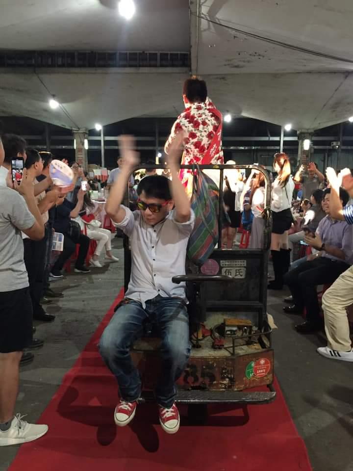 搗蛋老公拍婚紗，被攝影師的瞬間補捉竟神似大咖明星？？