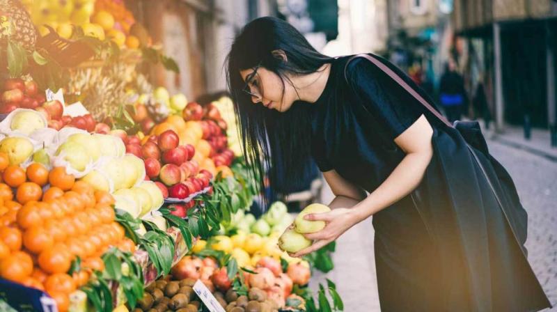 他從小「跟媽媽一起吃素」後悔大喊：我好痛苦　長大受不了「衝動買肉燥飯」一吃秒淚崩 