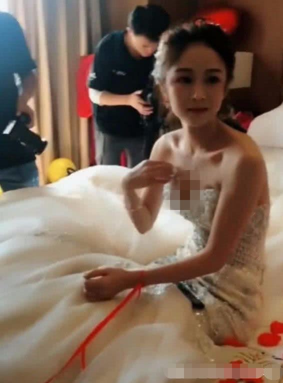 網路瘋傳「最美新娘」尤其是她抬手那瞬間，網友全都瘋狂啦：他老公上輩子是拯救地球了嗎？