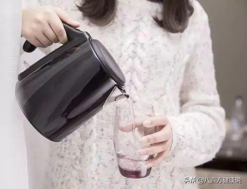 喝涼開水與溫開水的驚人差距，你一定別喝錯