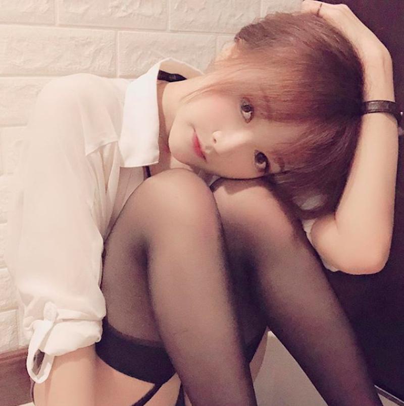 天氣太熱就要這樣穿！超人氣網美「DenKa周荀」大方外露，果然真的很需要透透氣呢！