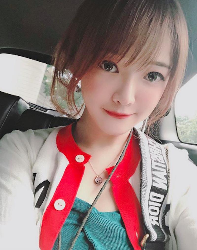 天氣太熱就要這樣穿！超人氣網美「DenKa周荀」大方外露，果然真的很需要透透氣呢！