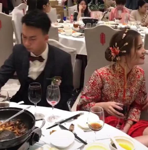 抖音「最倡狂新娘」火遍全網，看看她腿放的位置，網友：新郎自求多福！