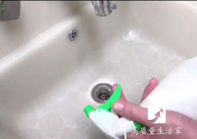 花露水在國外都賣到脫銷，原來它有這4個妙用，家庭主婦都誇好！