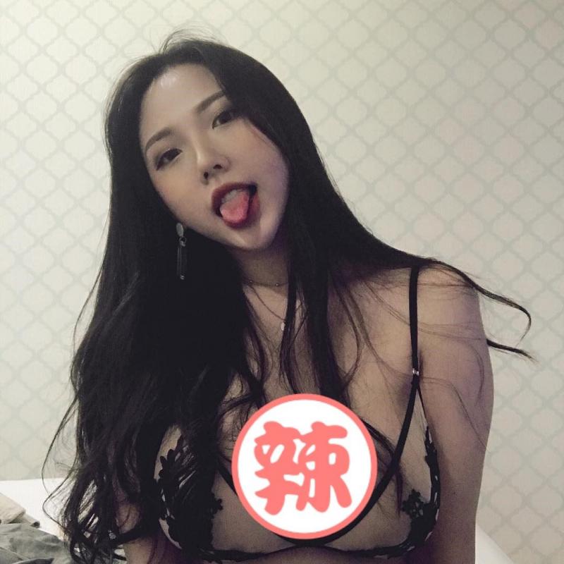 正妹美甲師「奈奈」誘人美體又更性感了，高顏值配上火辣身材真的讓人無法招架！