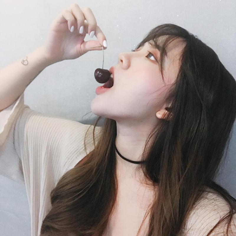 正妹美甲師「奈奈」誘人美體又更性感了，高顏值配上火辣身材真的讓人無法招架！