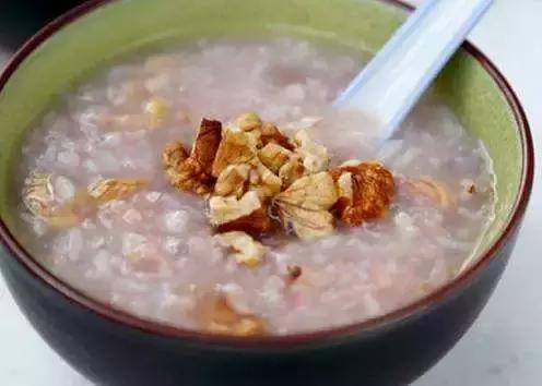 白髮越長越多，可能是肝腎問題