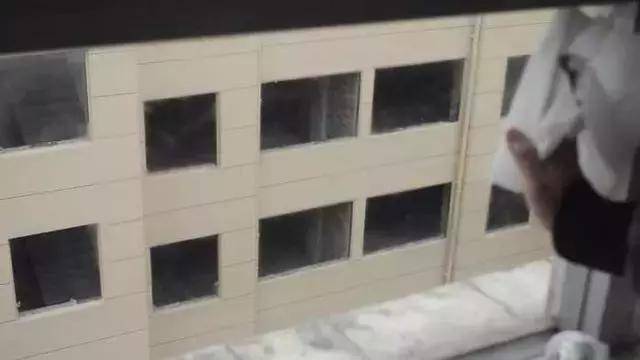 1年沒擦窗戶，玻璃非常髒！教你一招，玻璃乾淨又透亮