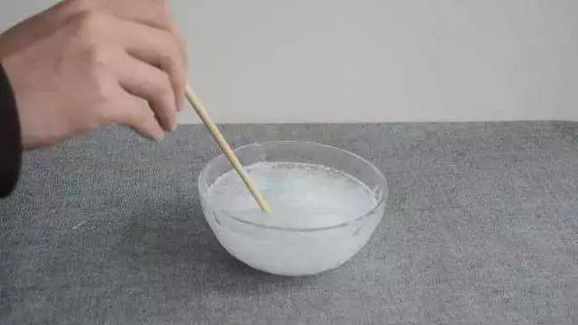 1年沒擦窗戶，玻璃非常髒！教你一招，玻璃乾淨又透亮