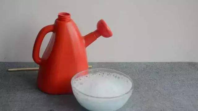 1年沒擦窗戶，玻璃非常髒！教你一招，玻璃乾淨又透亮