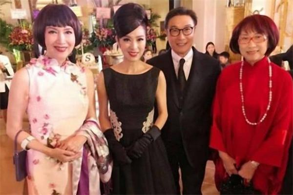 不老男神43歲「娶小20歲嬌妻」一生無子　「38年侍母至孝」憶亡母後悔：50歲第一次抱媽媽