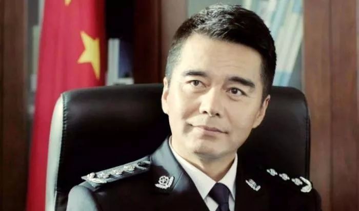他艷福不淺，54歲娶4個老婆還不知足，第三個竟是我們熟悉的她！