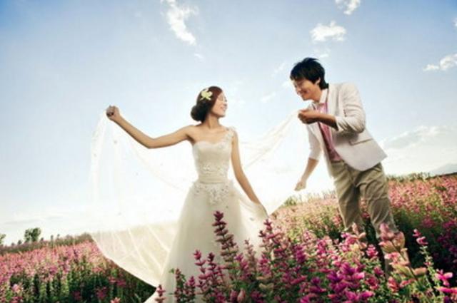 出差回來丈夫給我一份離婚協議，小姑子錯發了信息，我笑著簽了字