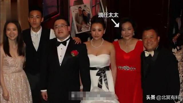 曾志偉妻子罕見露臉，與准兒媳逛街相處融洽，她性格溫和獨居20年
