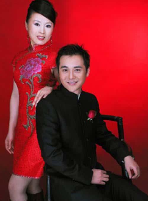 「42歲的她嫁給小15歲男友」姐弟戀曾不被看好　今「結婚15年不生子」夫妻同框差距好大
