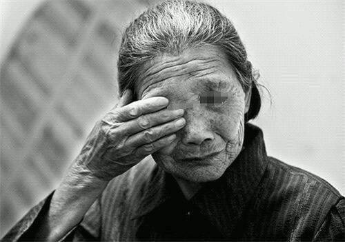 女婿從不陪女兒回娘家，心疼女兒上門責罵，外孫說句話我打女一巴