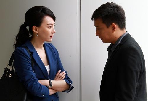 男子當上門女婿，母親生病他偷偷取三萬，剛下樓發現妻子等著他