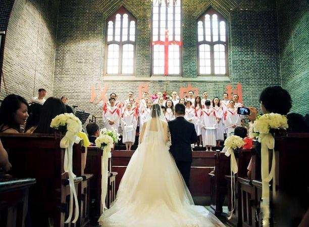 和男友打拚5年，他卻娶了老闆的女兒，結婚那天我讓他終生難忘