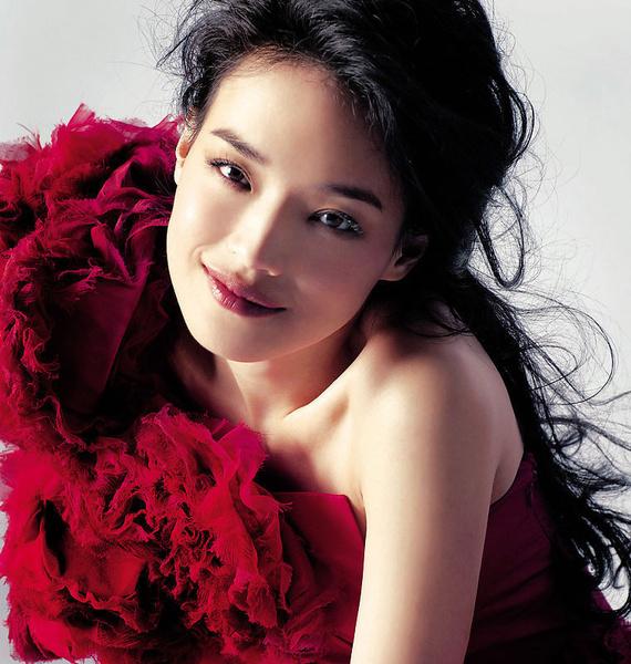 舒淇婆婆「超強背景」曝光！ 昔為「邵氏當紅女星」貌美如花 　息影多年「優雅老去」婆媳相處如母女 