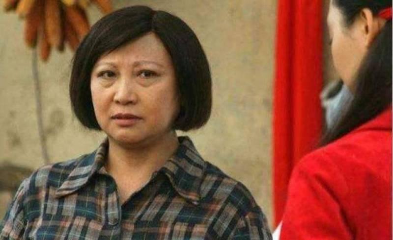 昨天小叔子結婚，婆婆和老公不讓我去，看到婚禮照片我怒提離婚