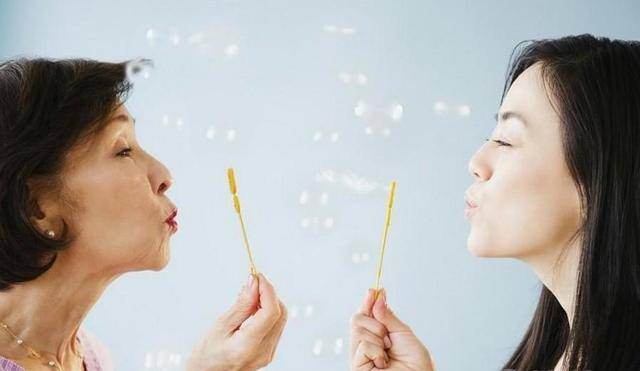 昨天小叔子結婚，婆婆和老公不讓我去，看到婚禮照片我怒提離婚