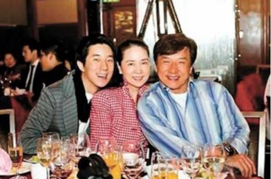 成龍的60大壽，周潤發的60大壽，洪金寶的60大壽差距一目了然！
