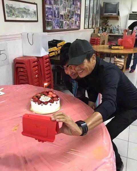 成龍的60大壽，周潤發的60大壽，洪金寶的60大壽差距一目了然！
