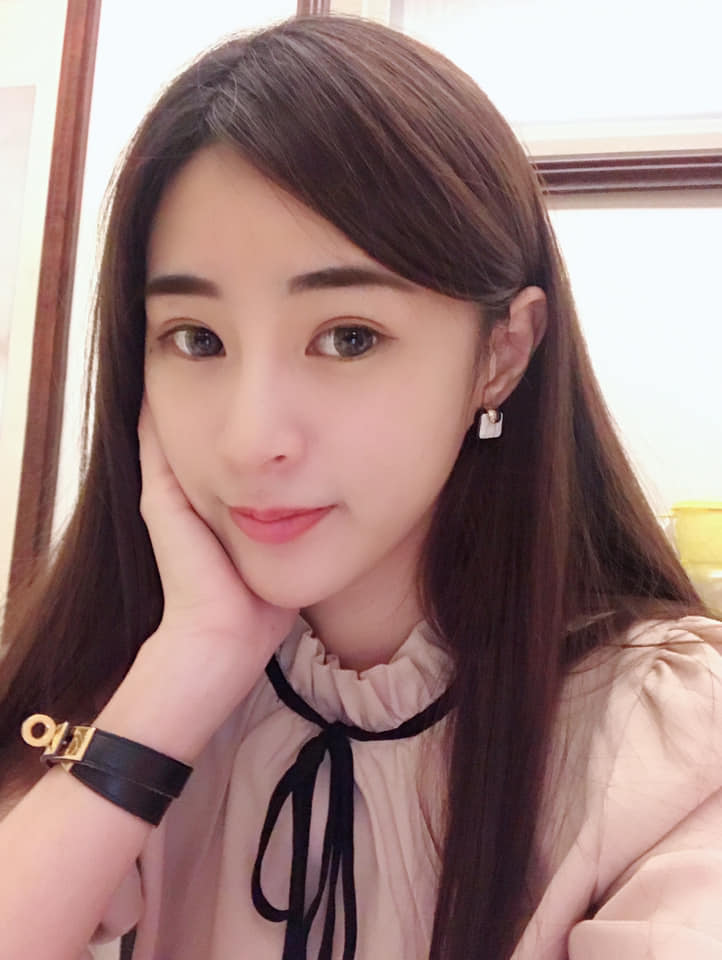 正妹業務經理！「Cynthia Yu」白嫩臉蛋五官深邃又迷人，姣好身材讓男粉天天神魂顛倒！