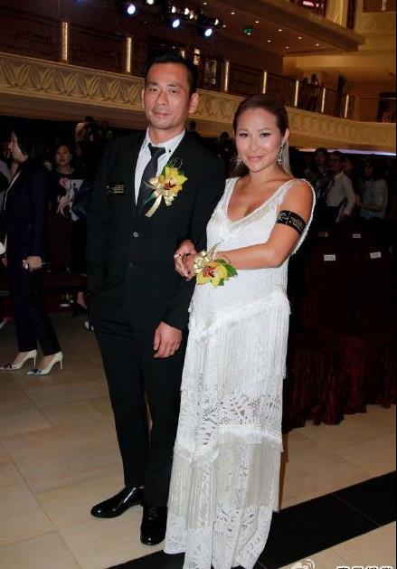 史上最強小三「3年生3胎」，大亨還買豪宅迎接 「不願放棄10年妻」安排家庭日討好正宮！