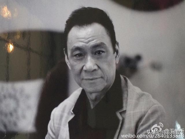 恩愛40年卻離婚了！資深影帝「50年從沒緋聞」獨寵髮妻，65歲「訴訟離婚分財產」73歲孤身一人！