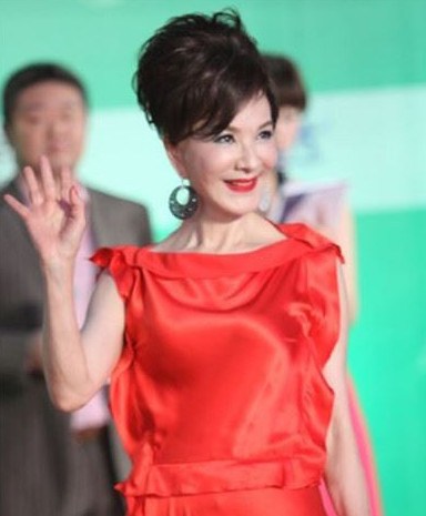 臺灣藝人鄒少官真正的死因不是咽喉癌，真正死因被媽媽夏臺鳳親口證實，母夏臺鳳淚崩告別他很孝順！