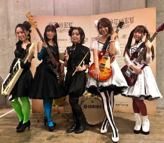 《K-ON!》10週年，聲優們COS成了自己配音的角色，再度同台演出