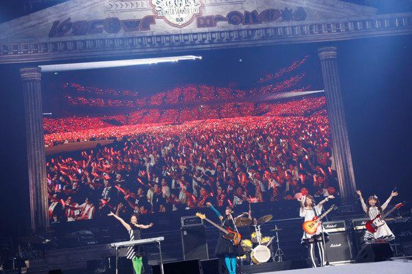 《K-ON!》10週年，聲優們COS成了自己配音的角色，再度同台演出