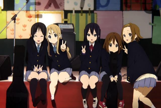 《K-ON!》10週年，聲優們COS成了自己配音的角色，再度同台演出