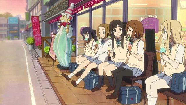 《K-ON!》10週年，聲優們COS成了自己配音的角色，再度同台演出