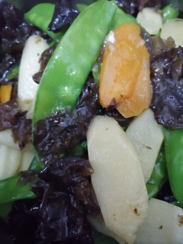 荷蘭豆的18種做法，比肉還香，一家三口搶著吃，收藏好備用