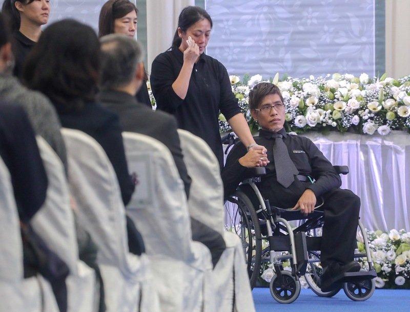 忠仁告別式！連體嬰哥哥最後一程「人生是爬出來的」惹哭全場　生前「最後的遺願」弟弟幫他實現了