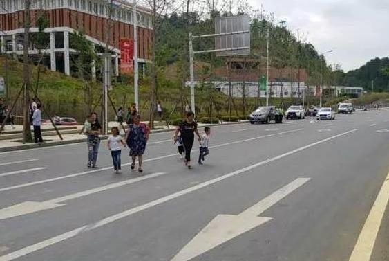 跟3歲孩子賭氣，奶奶贏了，回頭卻再也聽不見孫子叫奶奶了