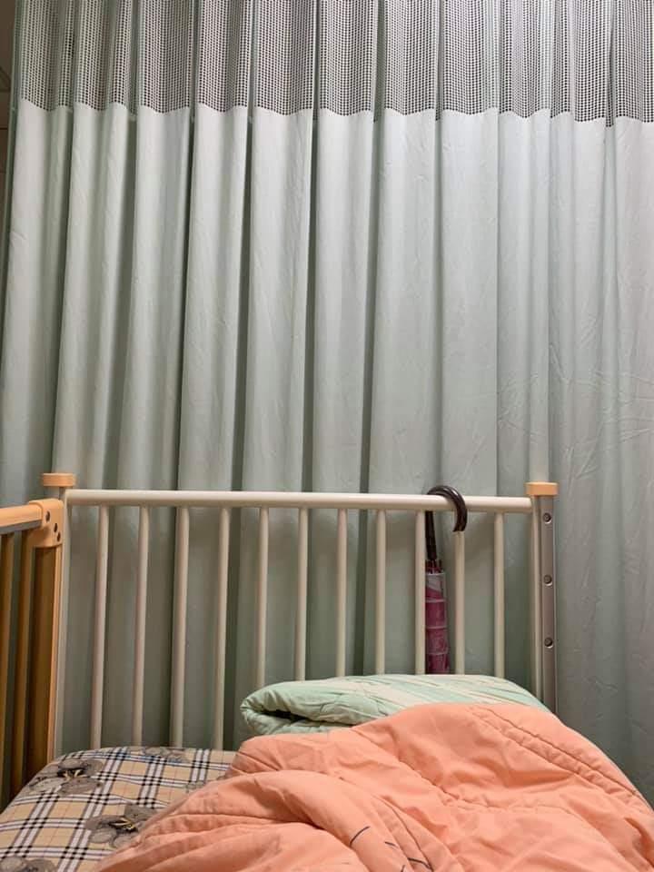 因為專科病房沒有病床轉到兒童病房暫住，半夜卻聽到一個小男孩說：阿姨！你怎麼睡我的床！