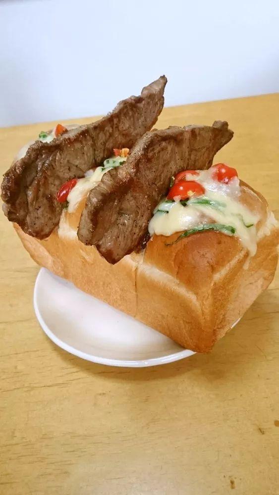 老婆又出去喝酒，日本大叔被迫獨自做飯，一到發工資，畫風開始逐漸「變態」...