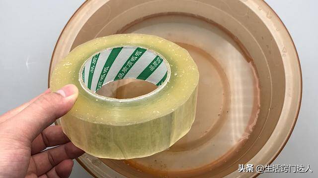 透明膠帶放進水裡，真是厲害，搞定了好多人的煩惱！