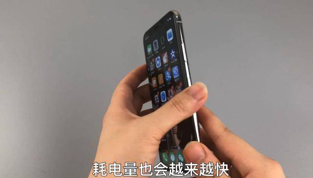 晚上手機充電，10個人里8個錯，給手機充電的這5個誤區 !