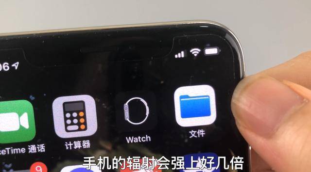 晚上手機充電，10個人里8個錯，給手機充電的這5個誤區 !