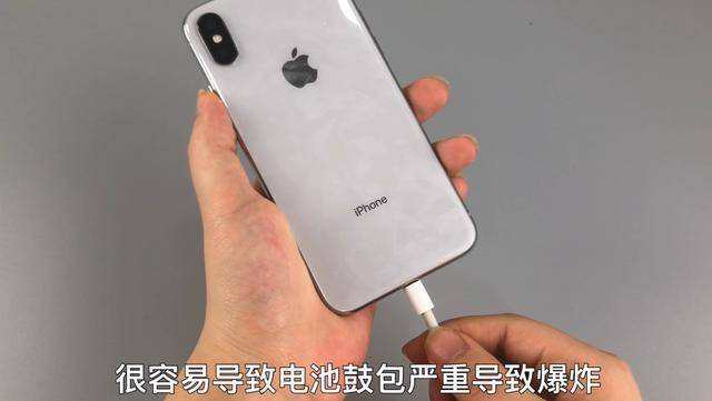 晚上手機充電，10個人里8個錯，給手機充電的這5個誤區 !