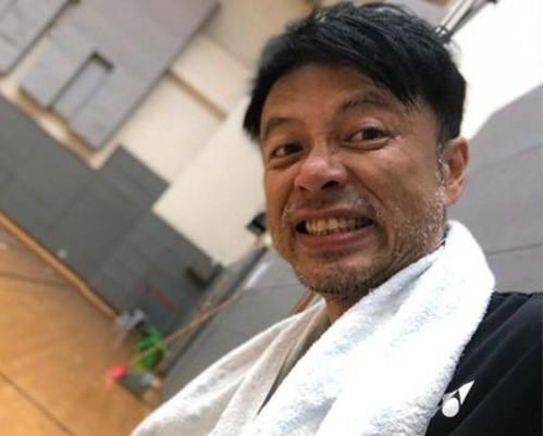 51歲李克勤和張信哲近照曝光，同是歌手，網友：差距太大了！