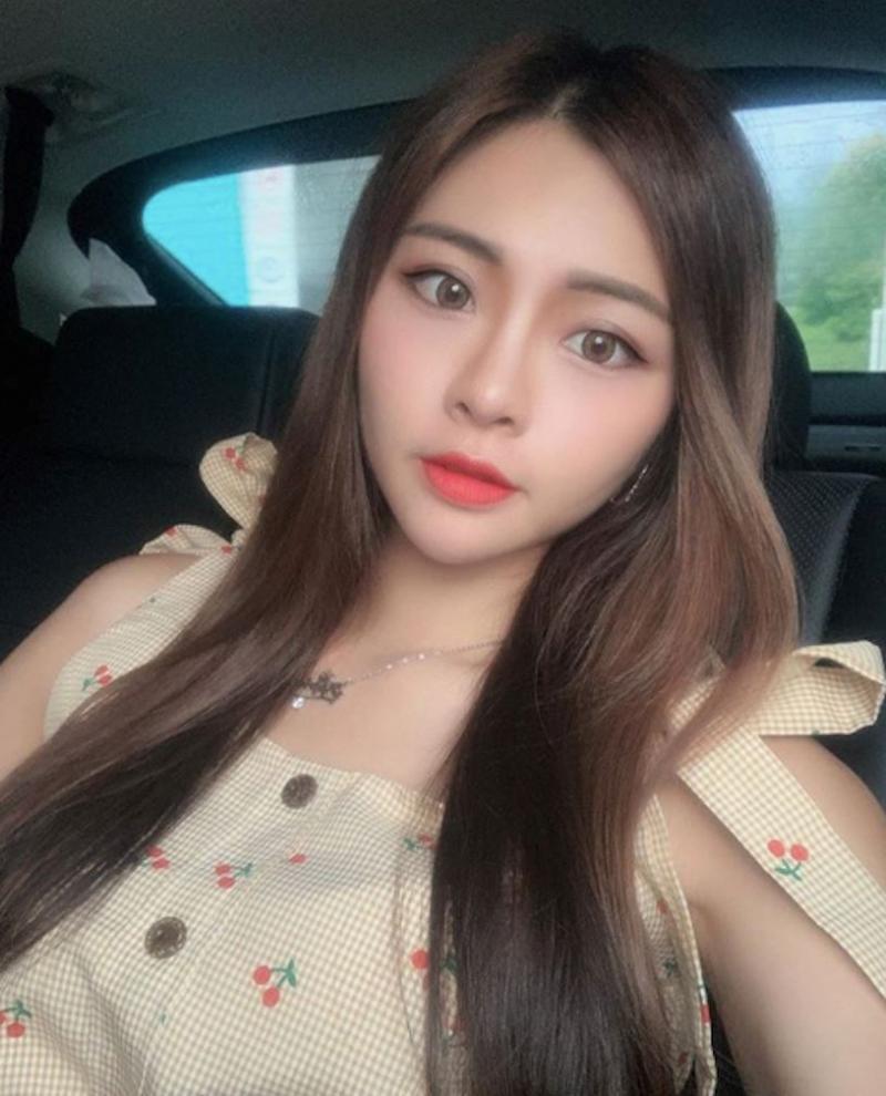 「ᎪᏢᏢᏞᎬ ᏟᎻᏌᎪ」的正妹，她是來自馬來西亞的youtuber，超甜示愛：想要做你的baby girl！