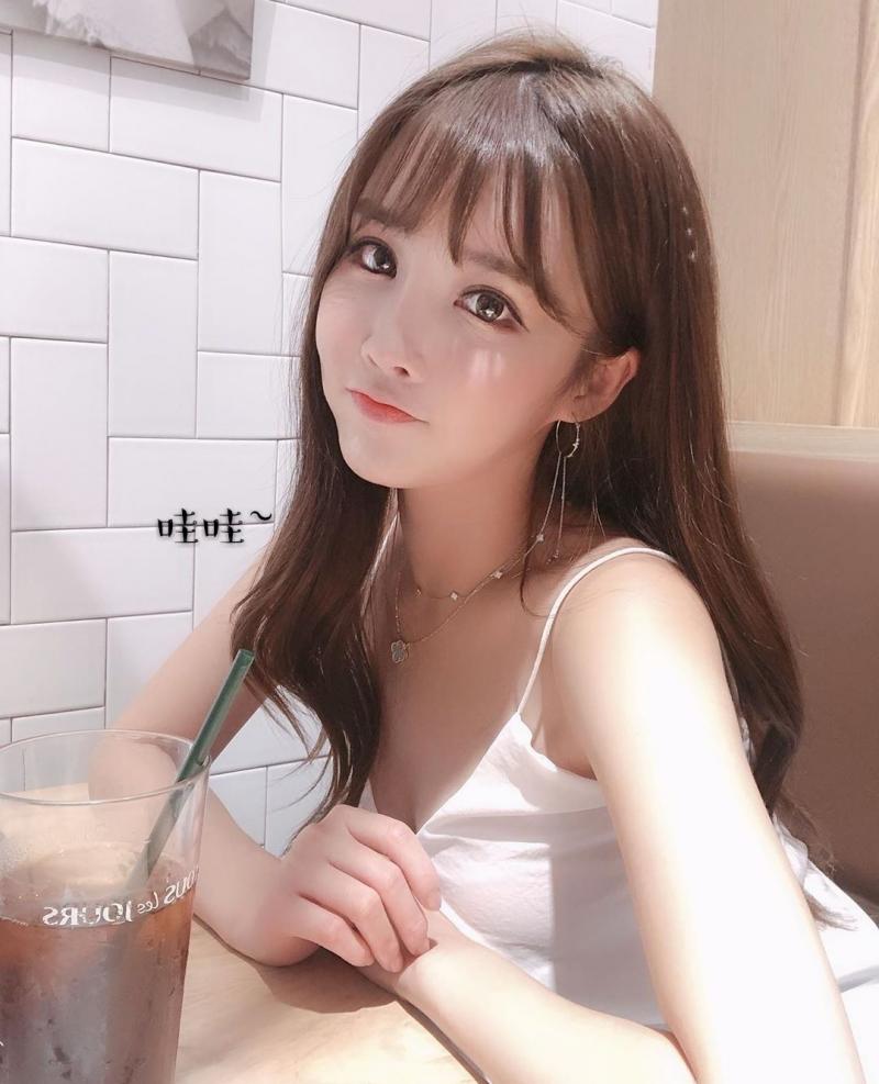 出賣我漂亮同事的IG，裡頭有太多她的美麗照片! ! !