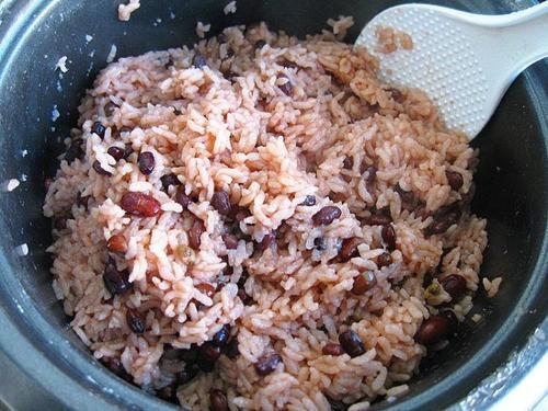 米飯放涼了再吃，有助於減肥？闢謠：效果並不明顯，還容易鬧肚子 !